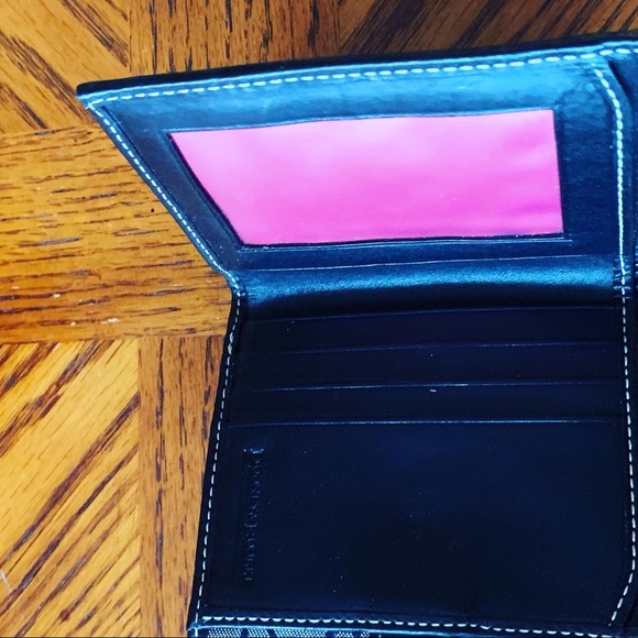 Sold‼️Dooney and Bourke Wallet - Picture 9 of 9